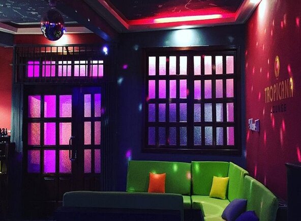 TROPICANA lounge
