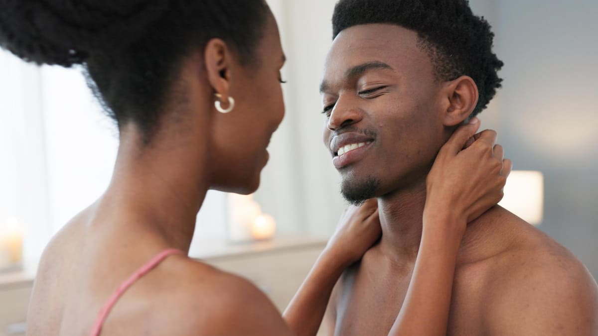 comment bien embrasser un homme