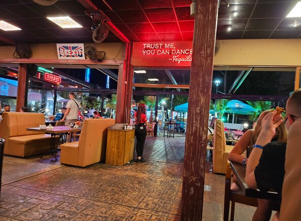 Edets Beach Bar