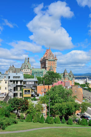 Meilleure application de rencontre à Bettembourg, Luxembourg 3 panorama du paysage urbain de la ville de quebec avec nuages ciel bleu et batiments historiques 1 1