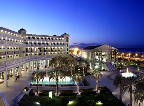 Las Arenas Balneario Resort