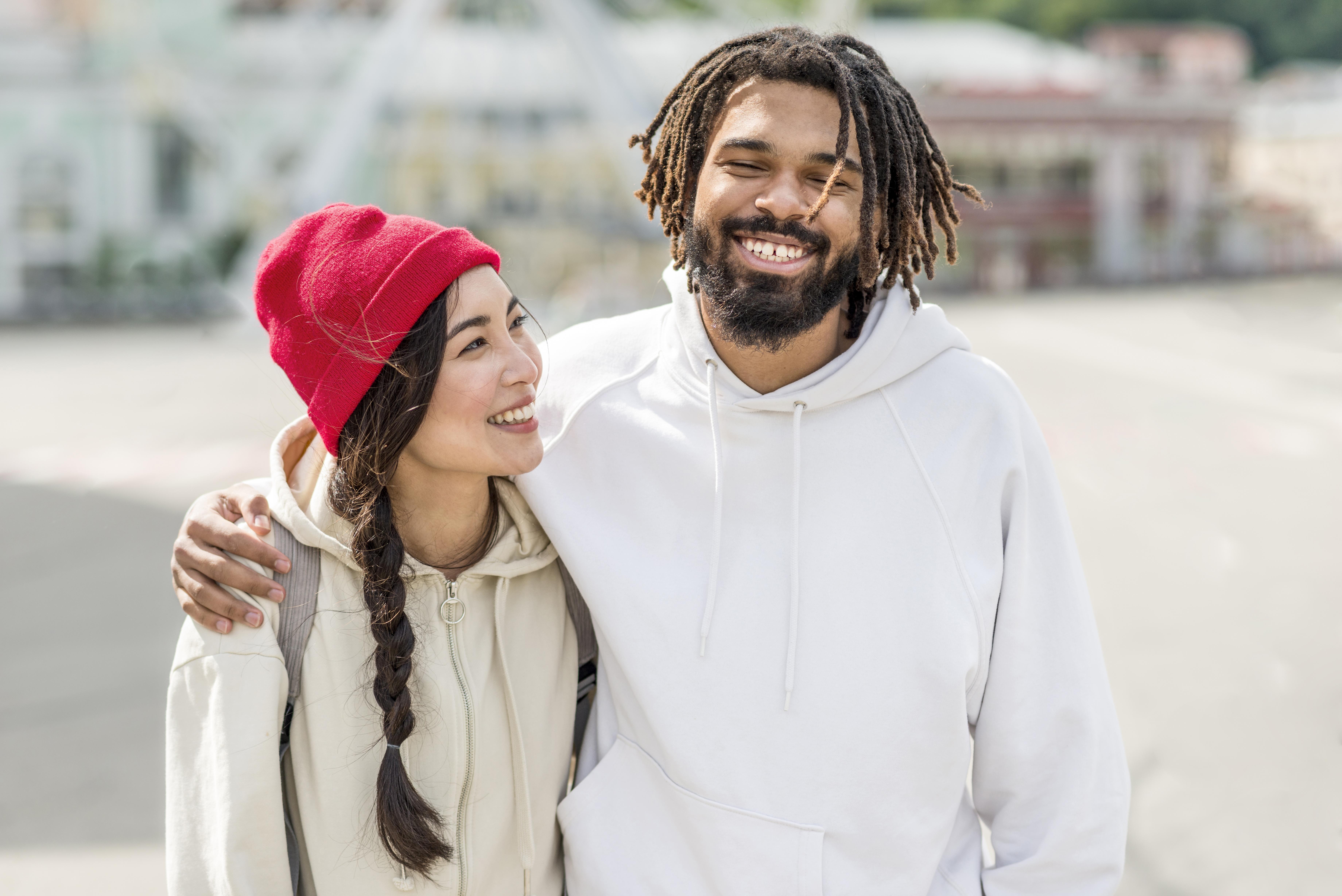jeunes-amis-en-plein-air