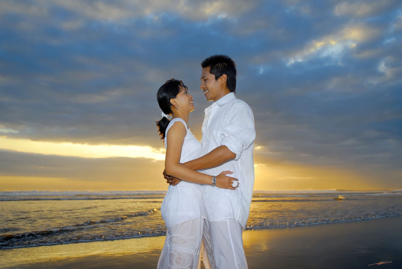 Application de rencontre & dating 21 couple-amoureux-sur-la-plage-scaled.jpg